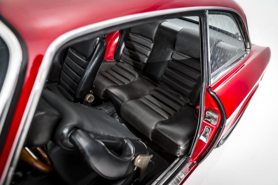 Интерьер Alfa Romeo GTA 1300 Junior (105.59) 1968 года  (фото 9 из 45)